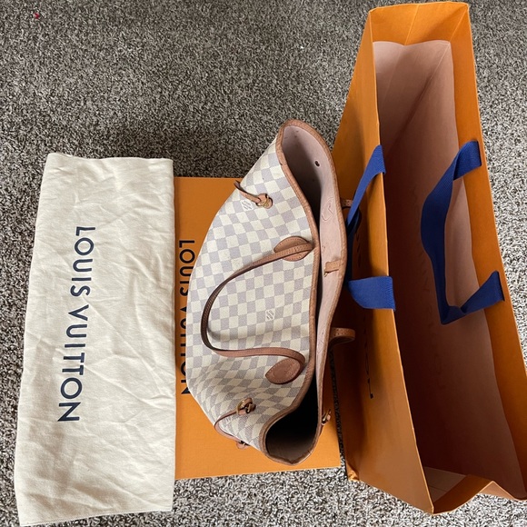 LV Neverfull Rose Tote - Picture 4 of 5